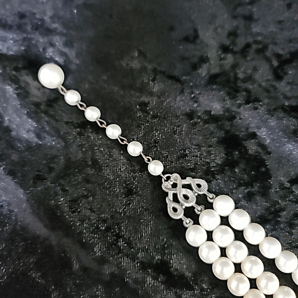 Vtg Triple Strand Faux Pearl Necklace Choker - Picture 14 of 15